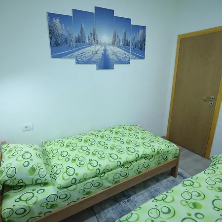 Strahinja Lux *