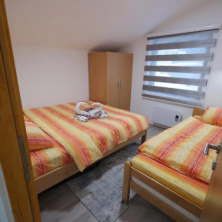 Strahinja Lux *