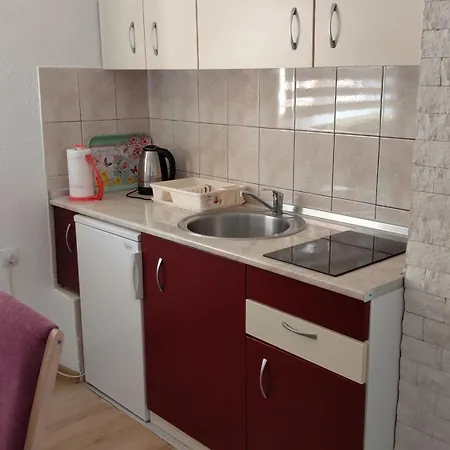 Strahinja Lux Яхорина